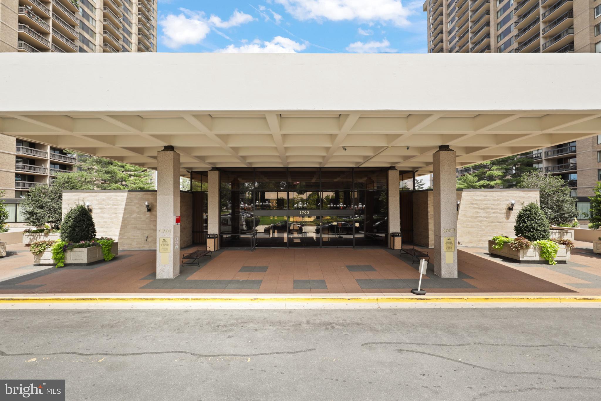 SKYLINE PLAZA - Residential