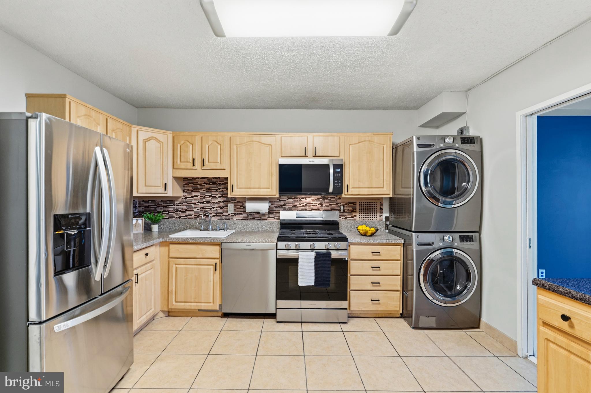 SKYLINE PLAZA - Residential