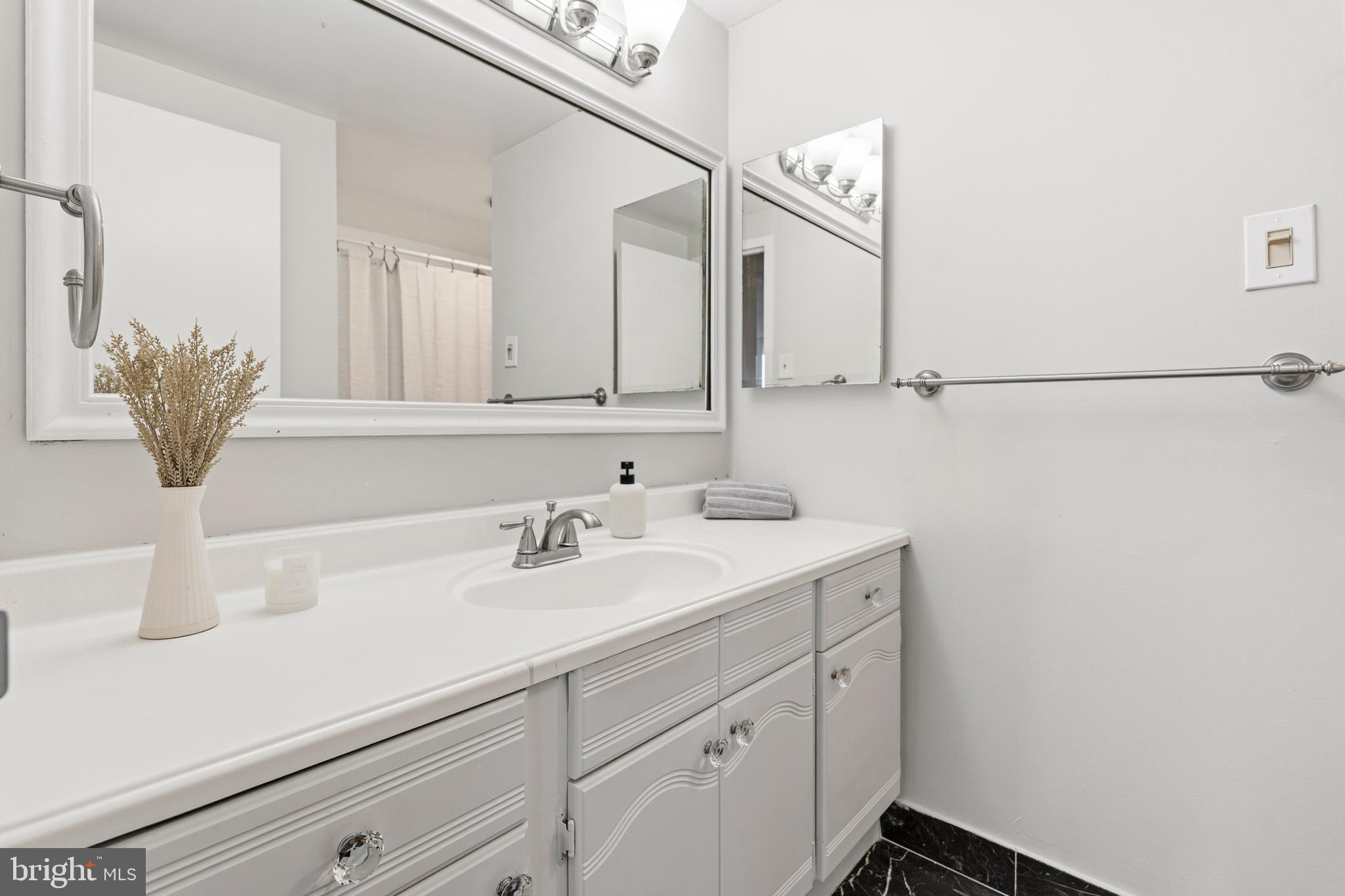 SKYLINE PLAZA - Residential