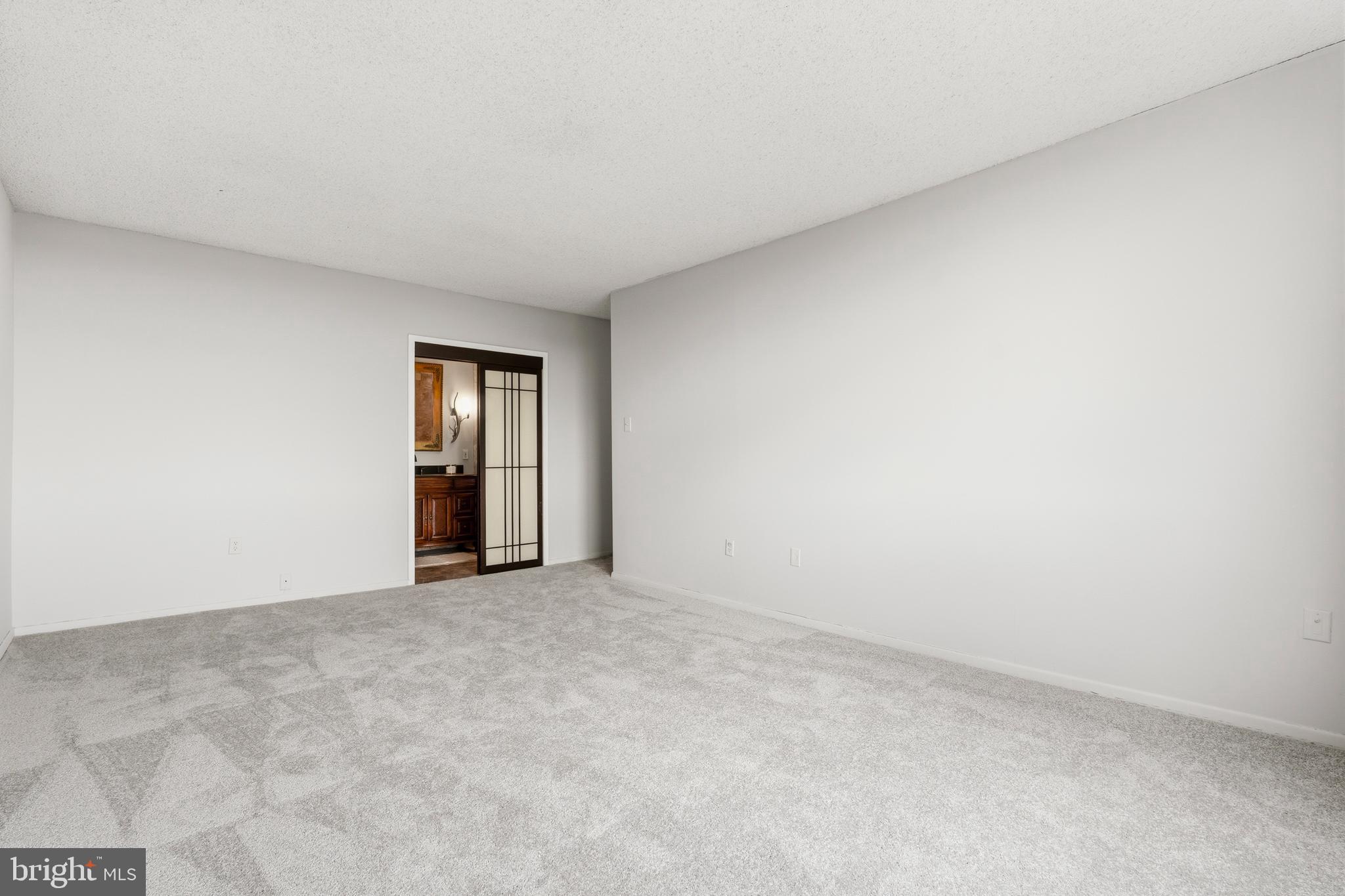 SKYLINE PLAZA - Residential