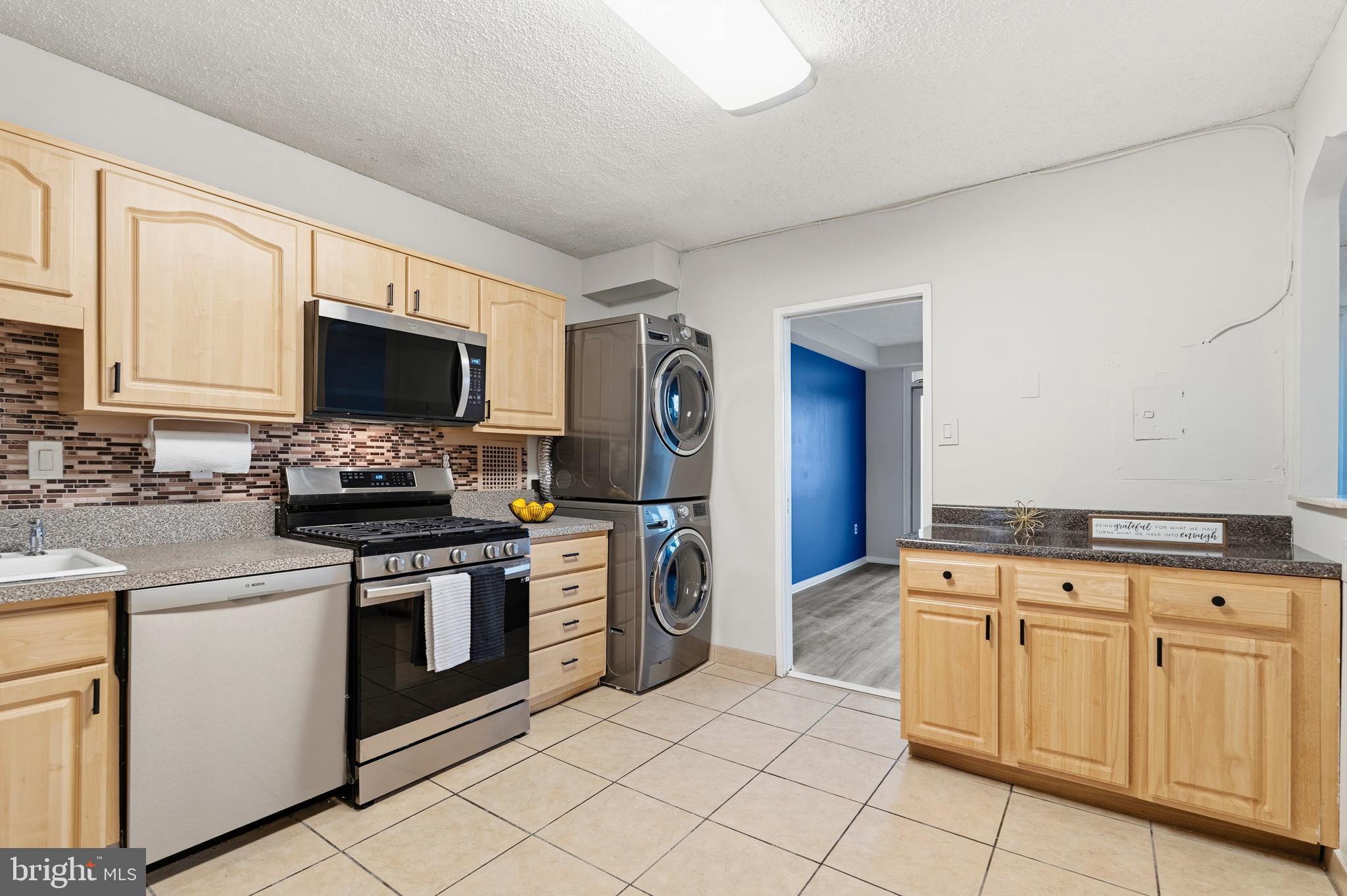 SKYLINE PLAZA - Residential