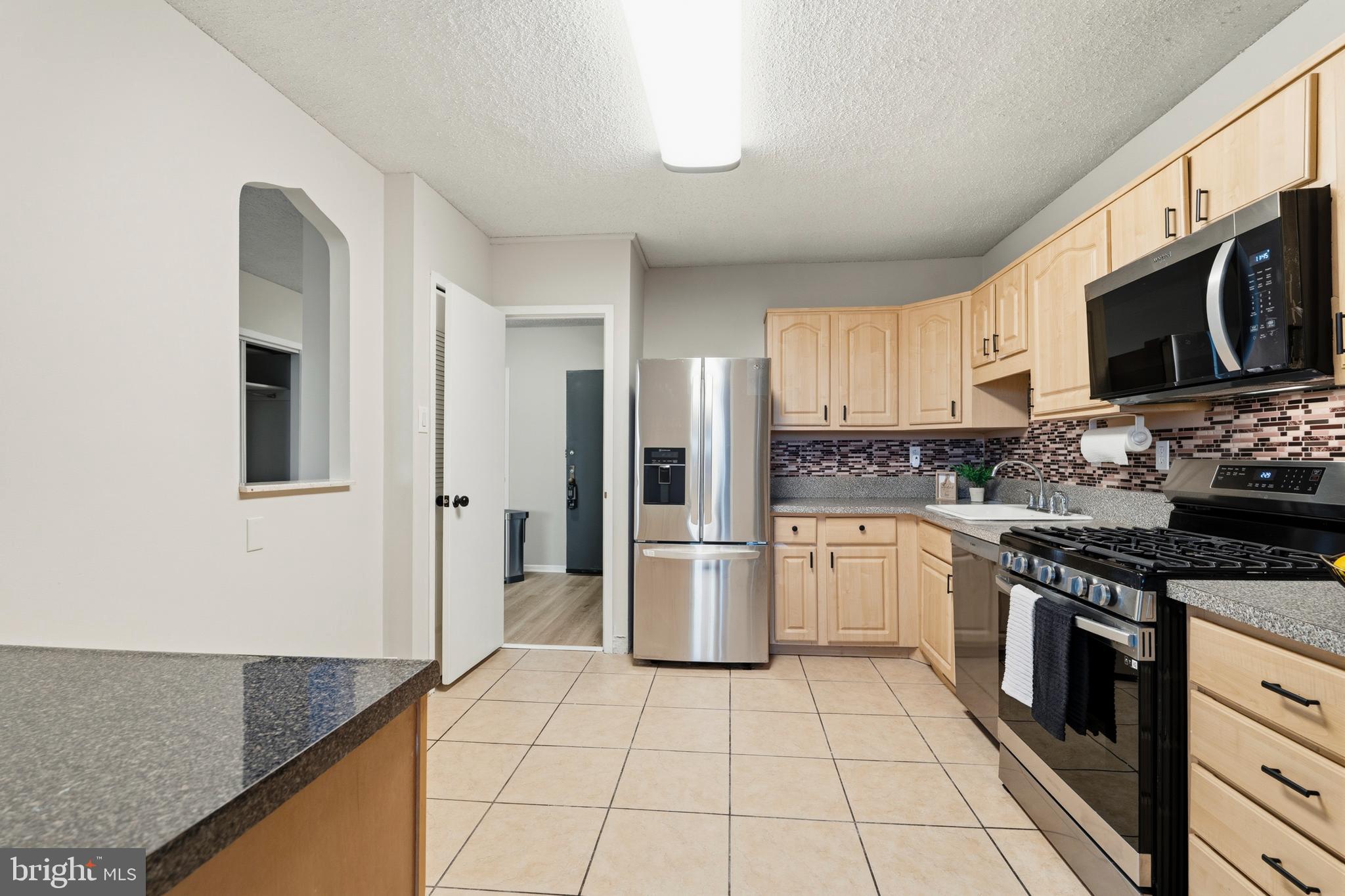 SKYLINE PLAZA - Residential