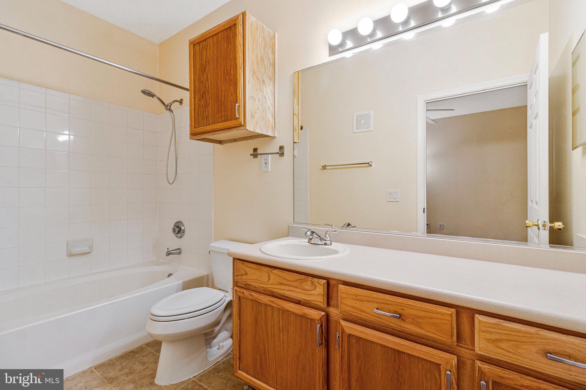 GATES OF MCLEAN - Residential