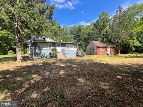 Photo of 138 Disbrow Hill Rd, MILLSTONE TOWNSHIP, NJ 08535 (MLS # NJMM2004192)