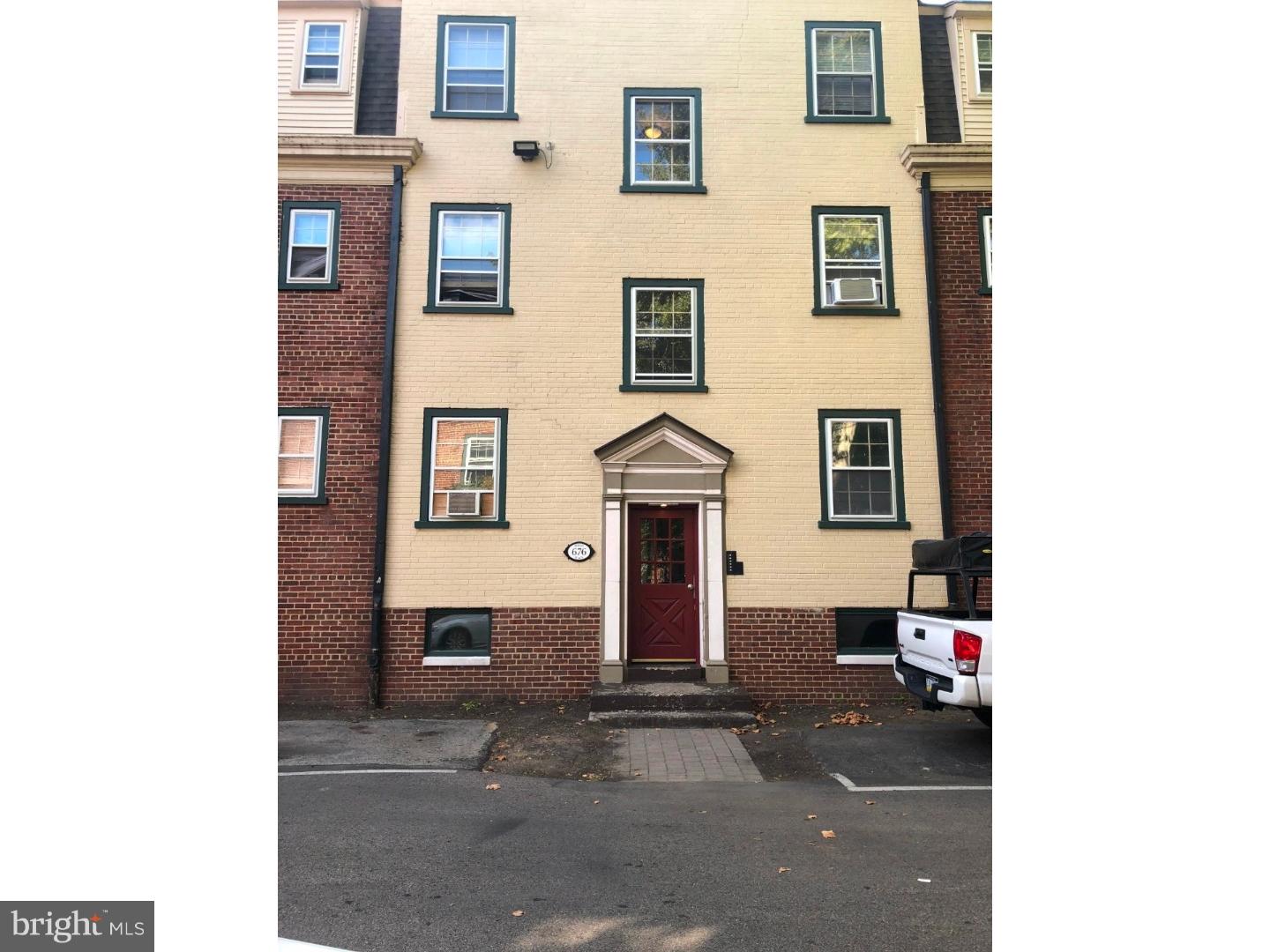 FAIRMOUNT - Residential Lease