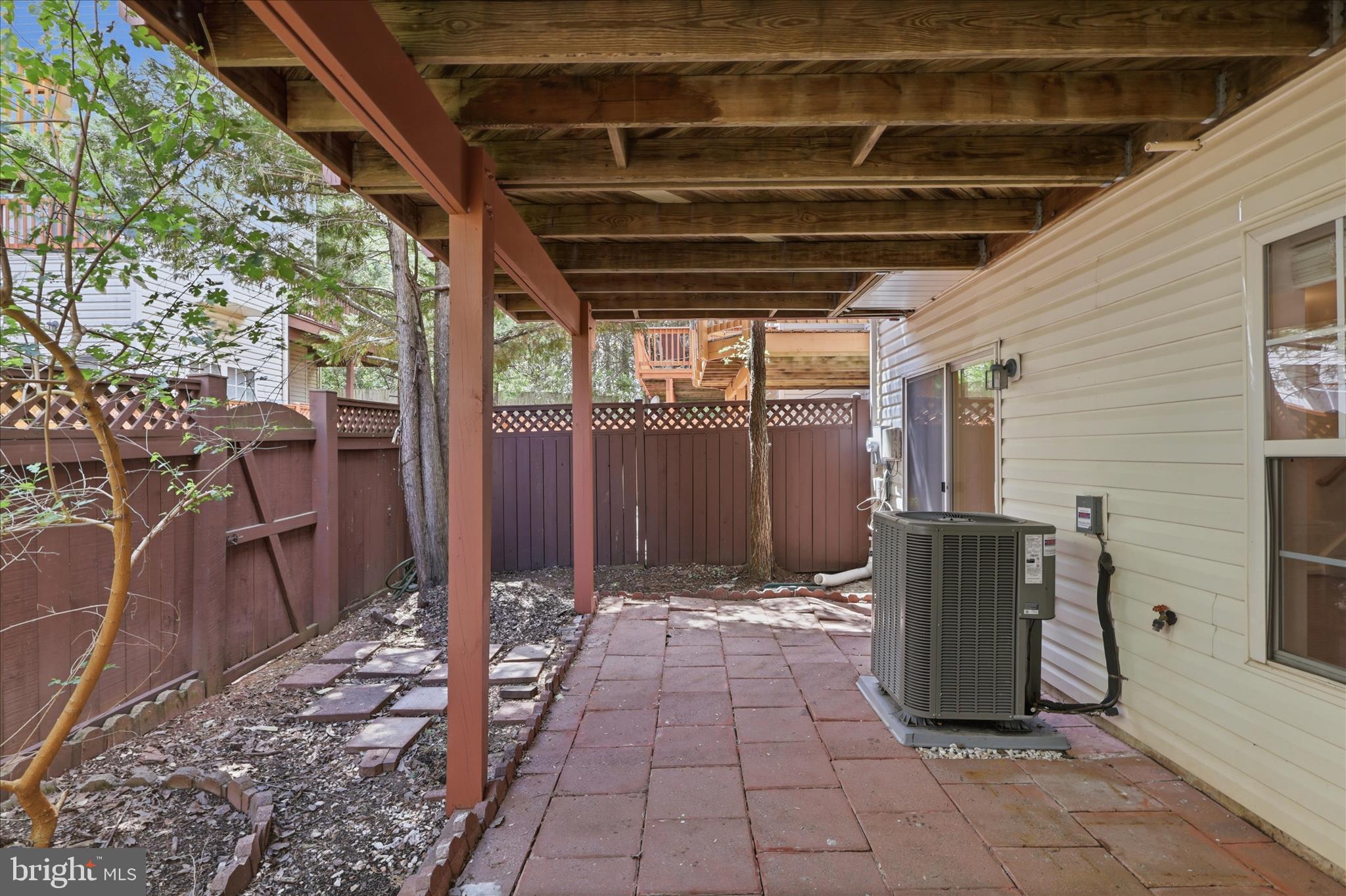 CREEKSIDE - Residential