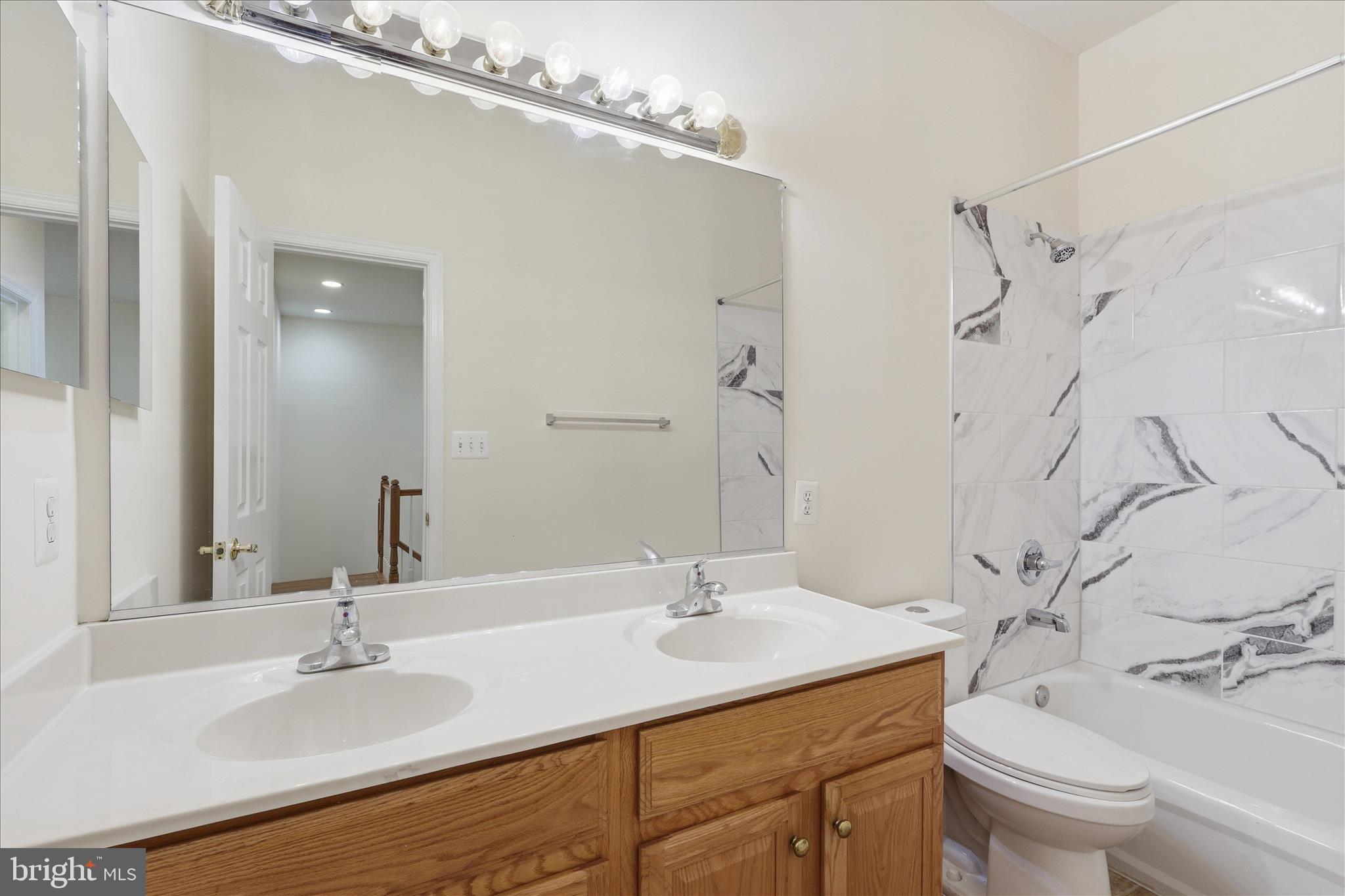 CREEKSIDE - Residential