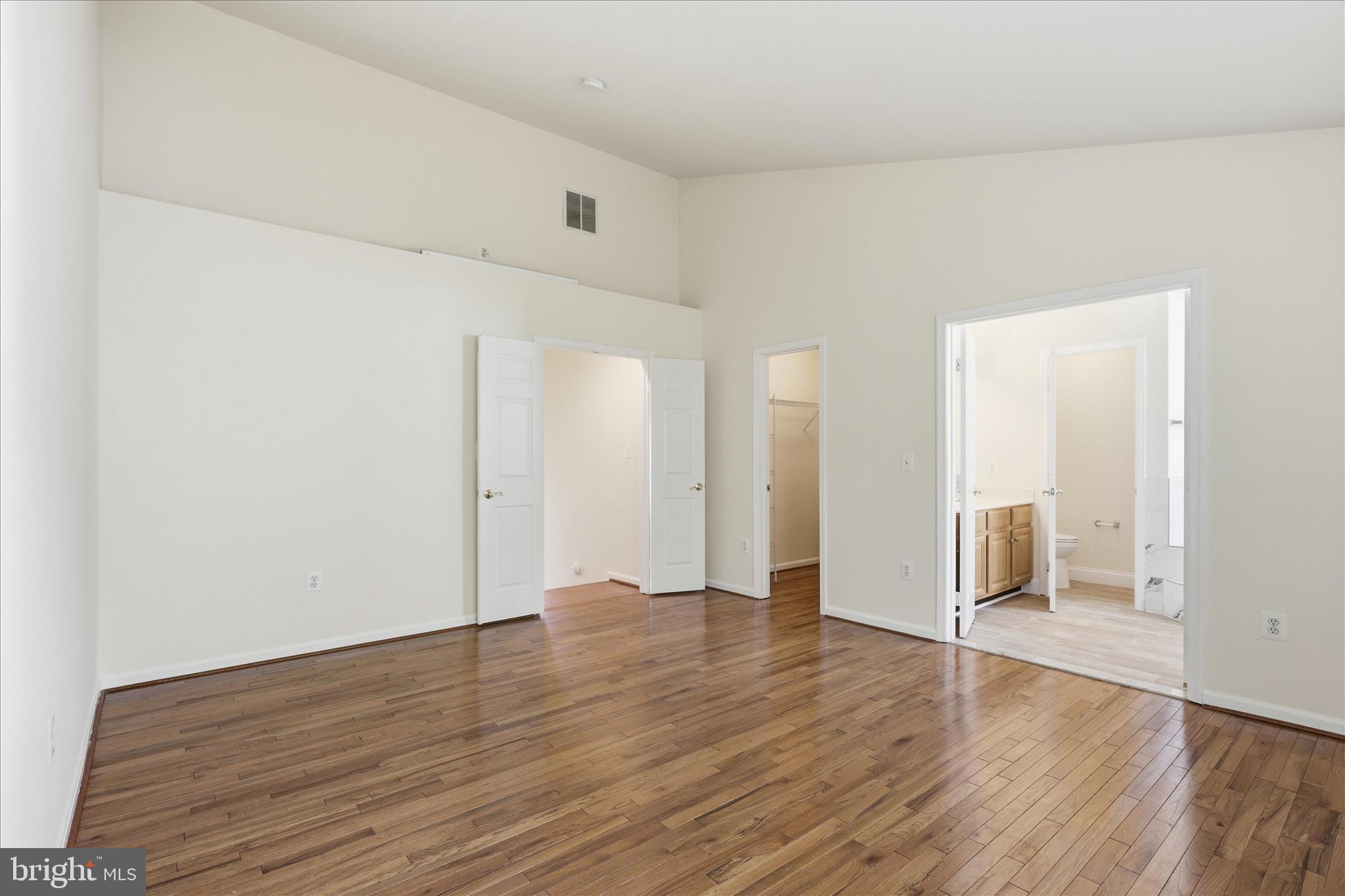 CREEKSIDE - Residential