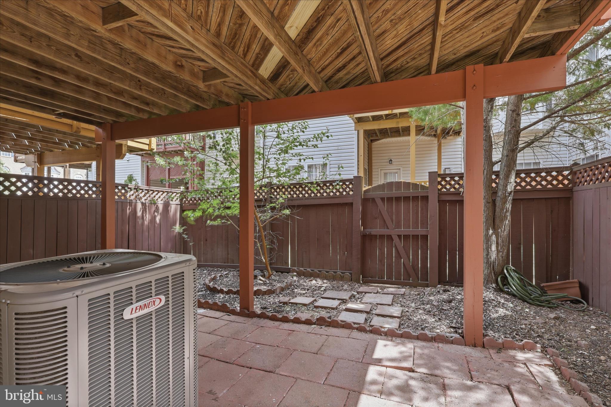 CREEKSIDE - Residential