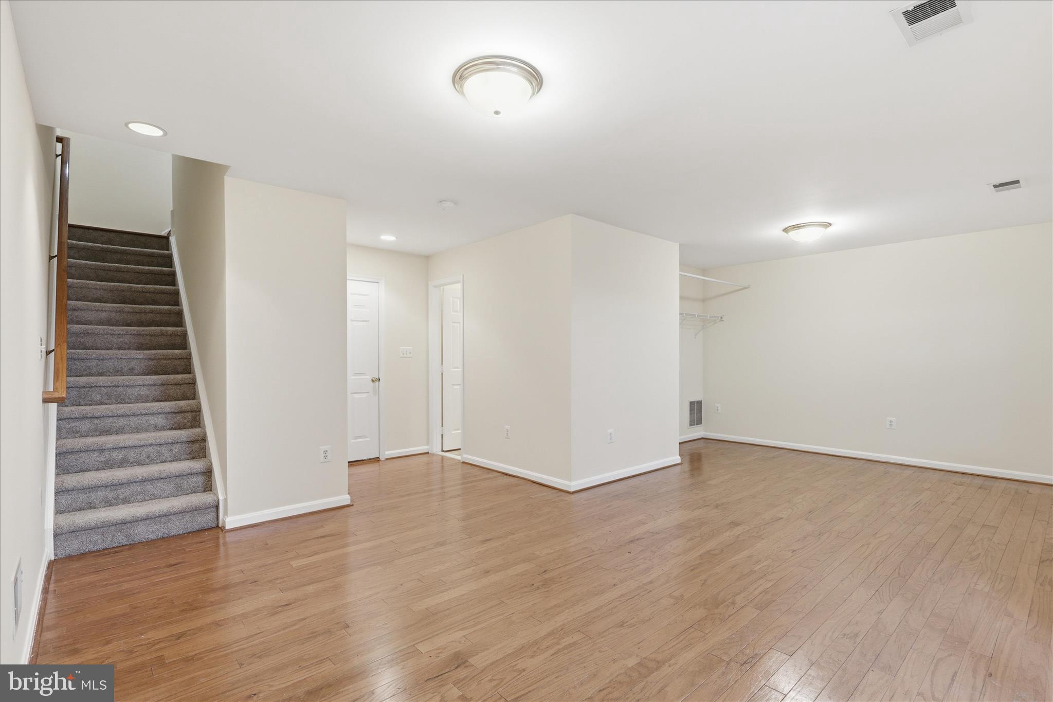 CREEKSIDE - Residential