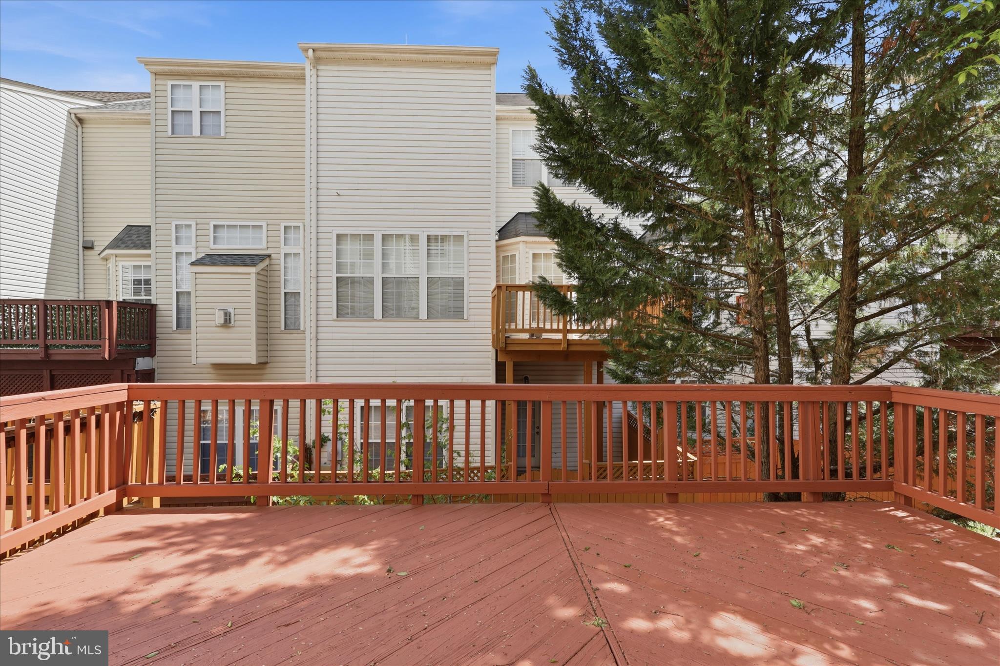 CREEKSIDE - Residential