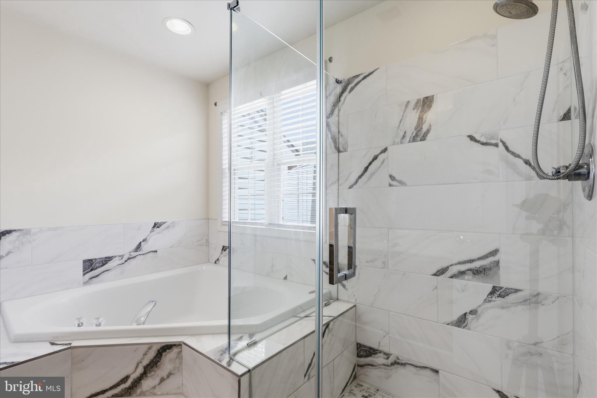 CREEKSIDE - Residential