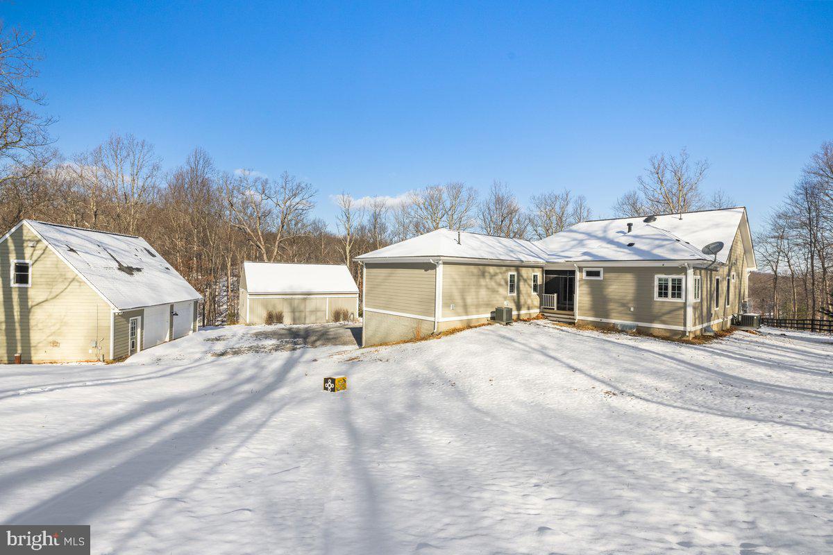 LAKE FOREST ESTATES - Residential