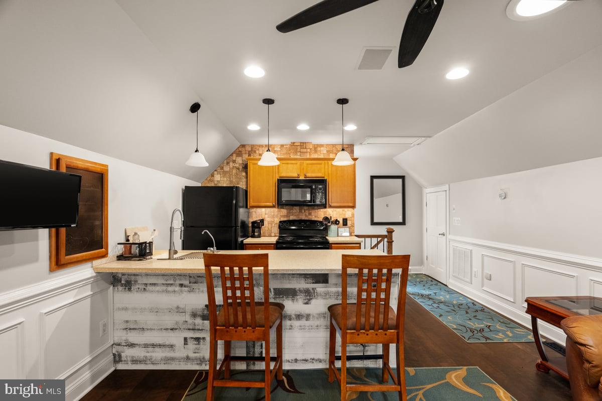 LAKE FOREST ESTATES - Residential