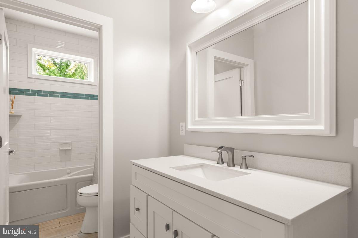 LAKE FOREST ESTATES - Residential