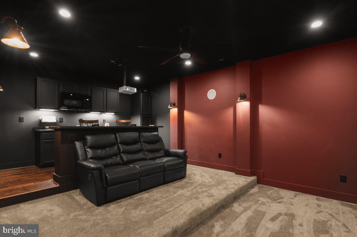 LAKE FOREST ESTATES - Residential