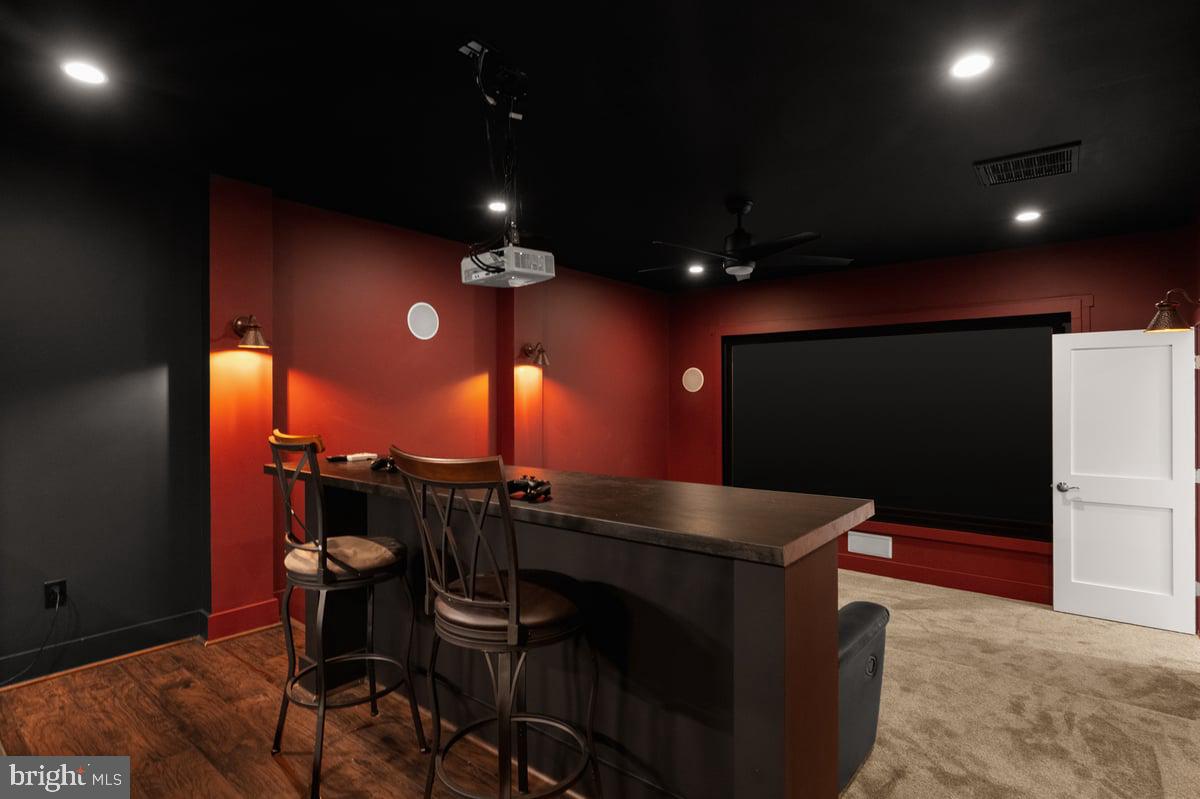 LAKE FOREST ESTATES - Residential