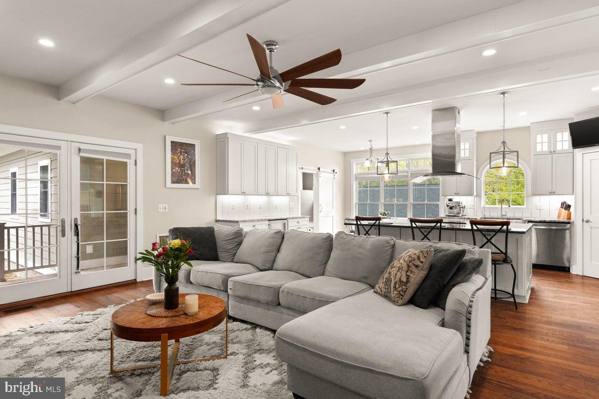 LAKE FOREST ESTATES - Residential