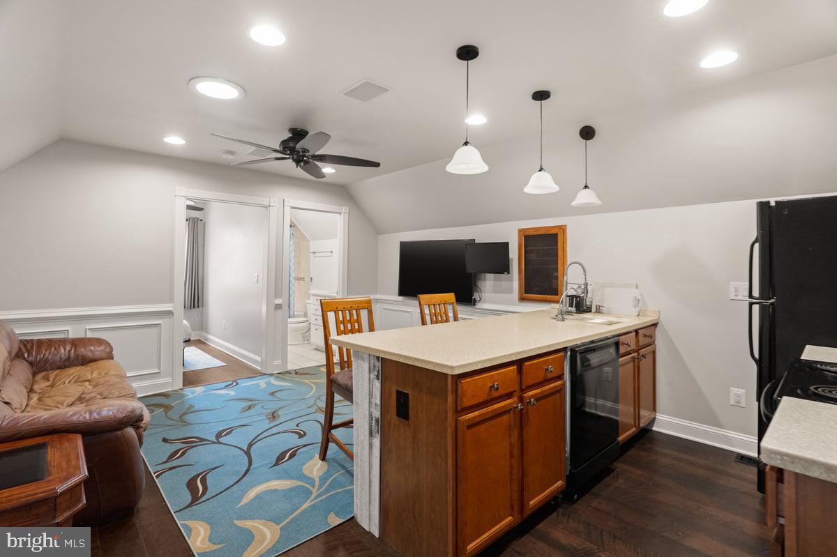 LAKE FOREST ESTATES - Residential