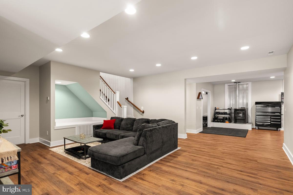 LAKE FOREST ESTATES - Residential