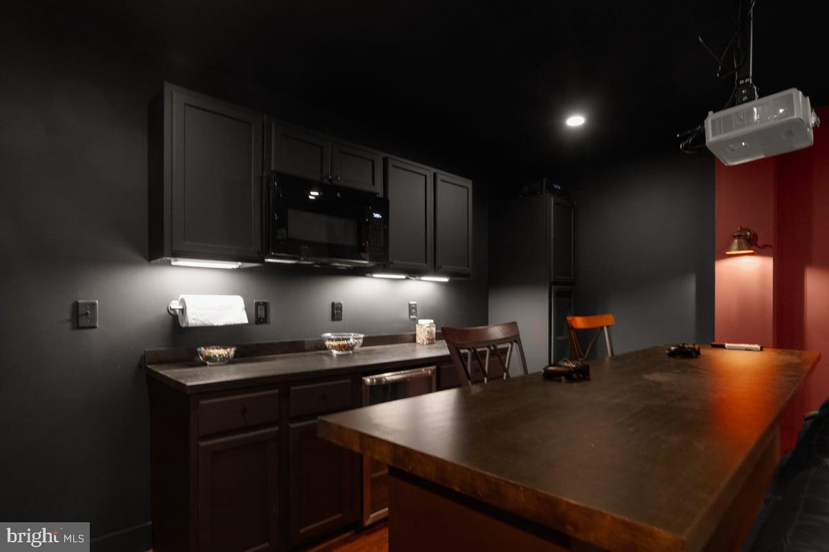 LAKE FOREST ESTATES - Residential