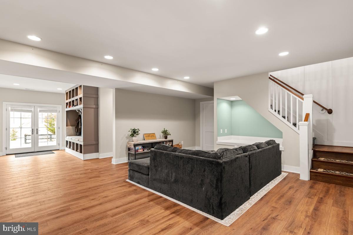 LAKE FOREST ESTATES - Residential