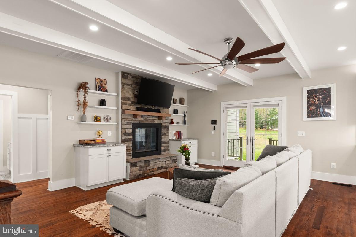 LAKE FOREST ESTATES - Residential