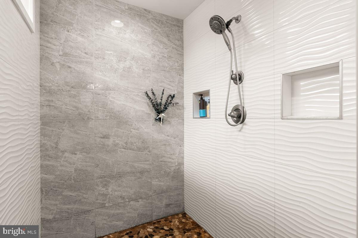 LAKE FOREST ESTATES - Residential