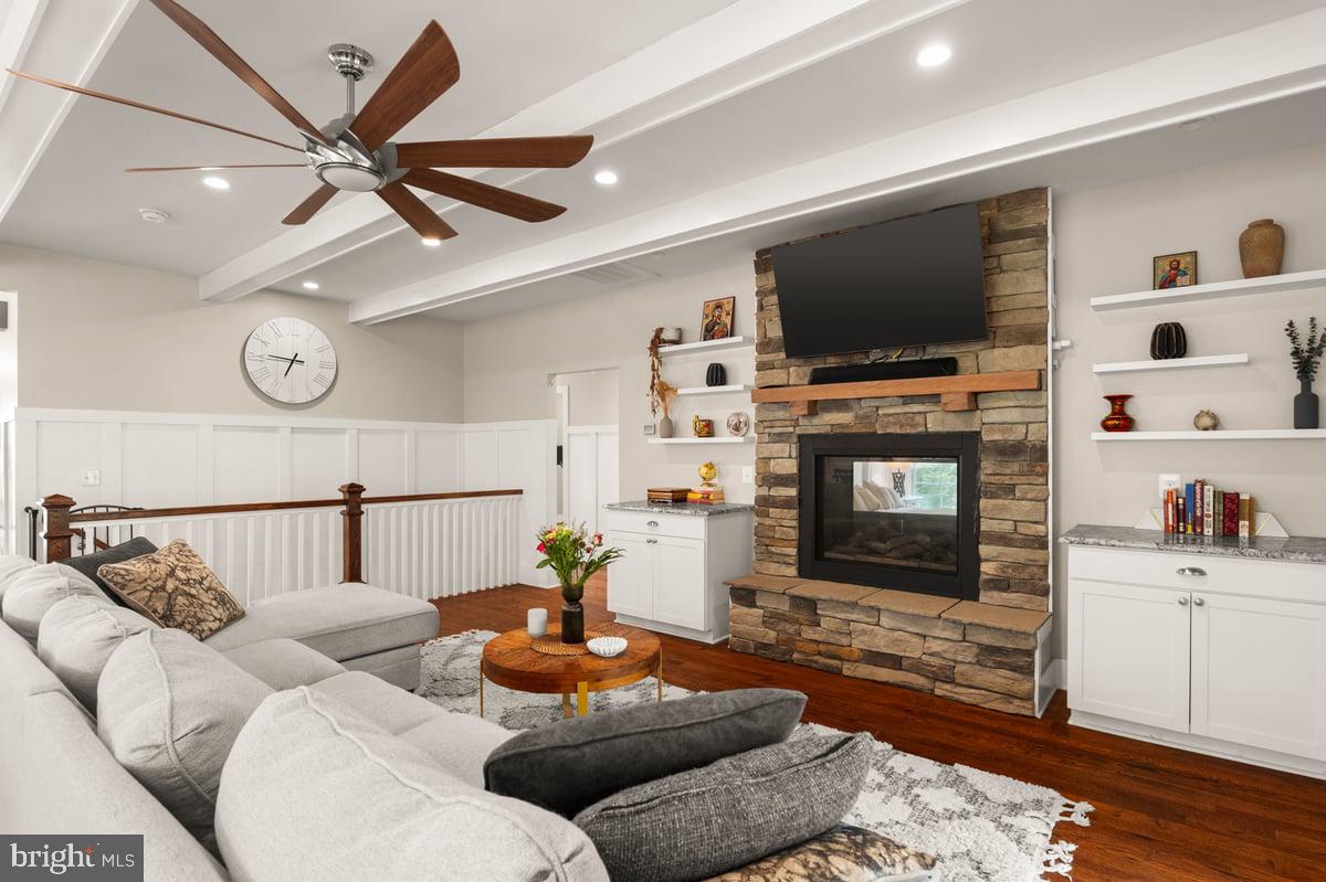 LAKE FOREST ESTATES - Residential