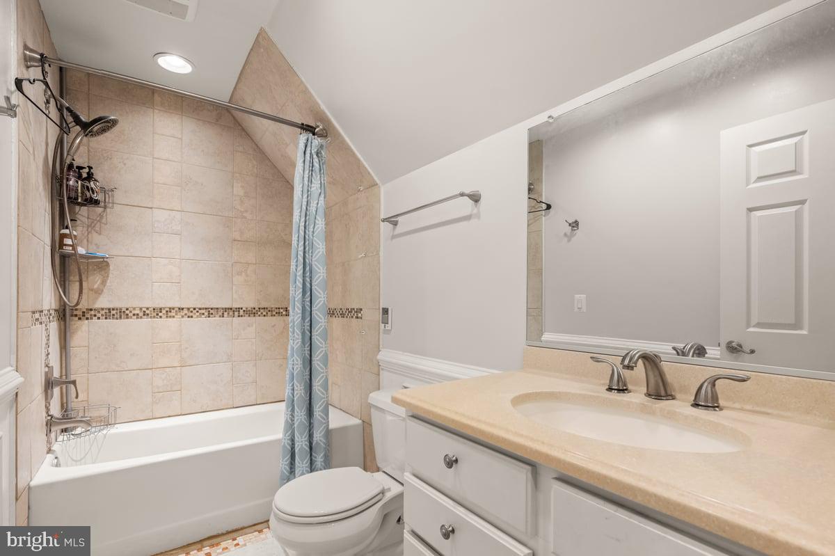 LAKE FOREST ESTATES - Residential