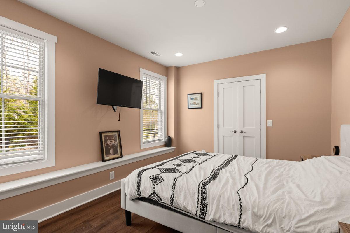 LAKE FOREST ESTATES - Residential