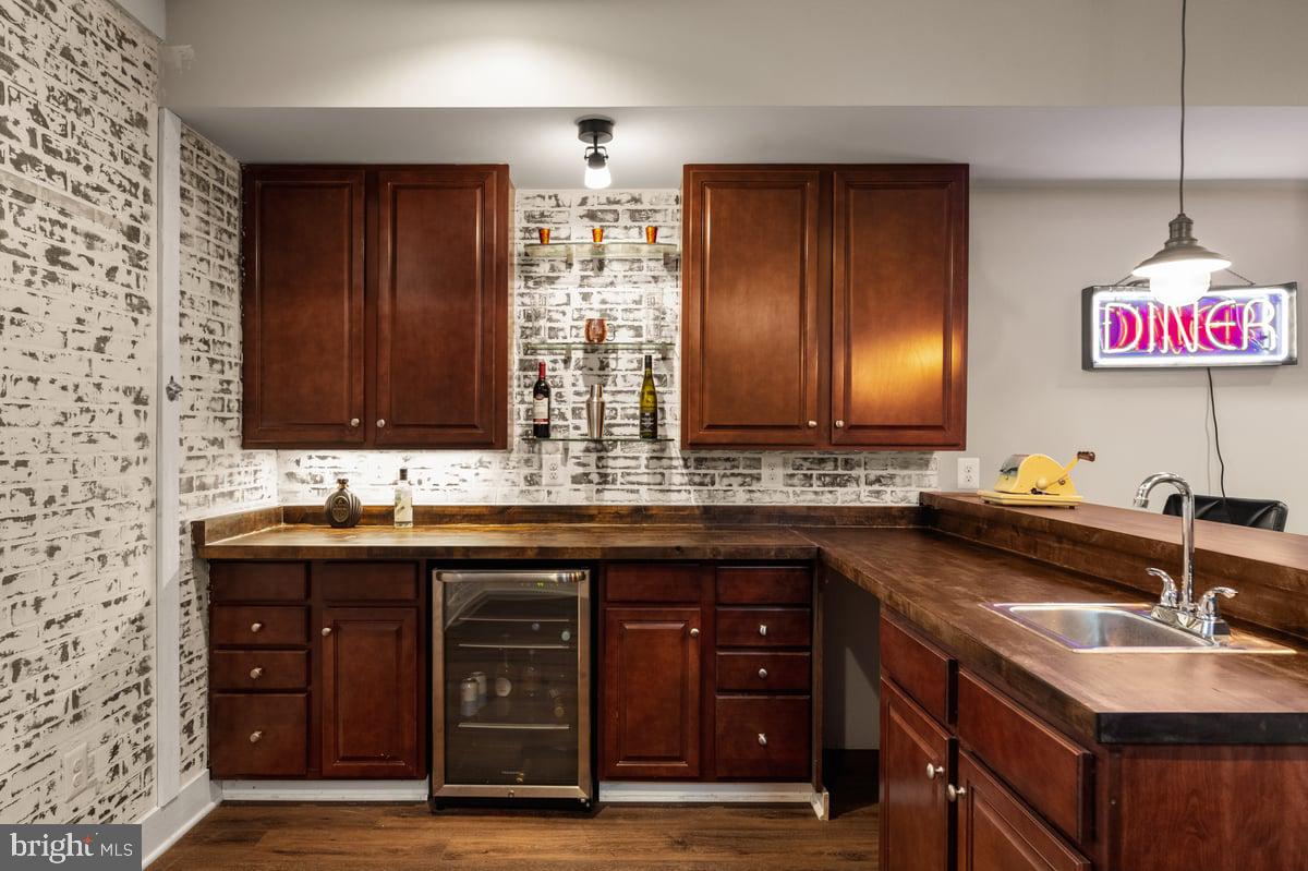 LAKE FOREST ESTATES - Residential