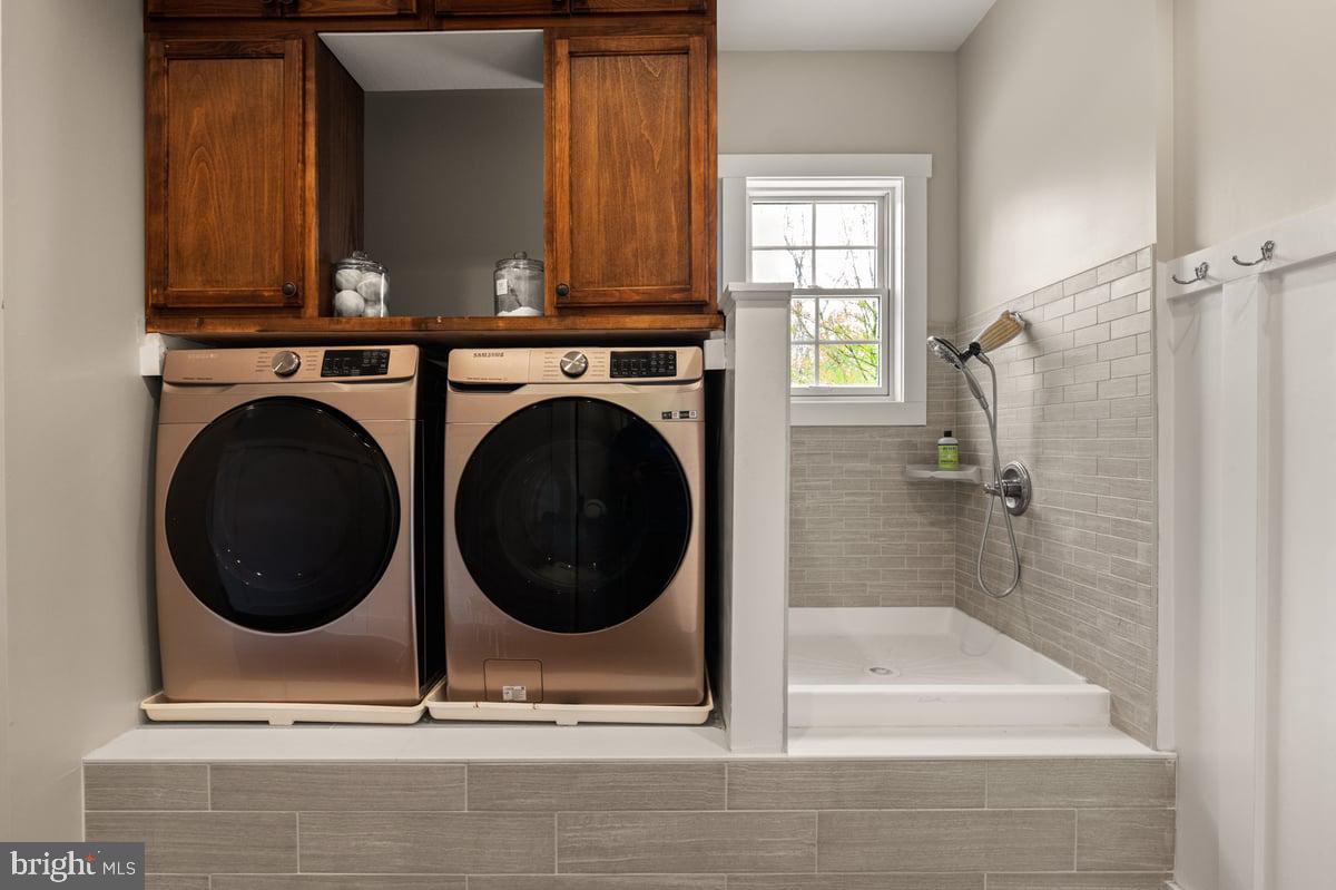 LAKE FOREST ESTATES - Residential