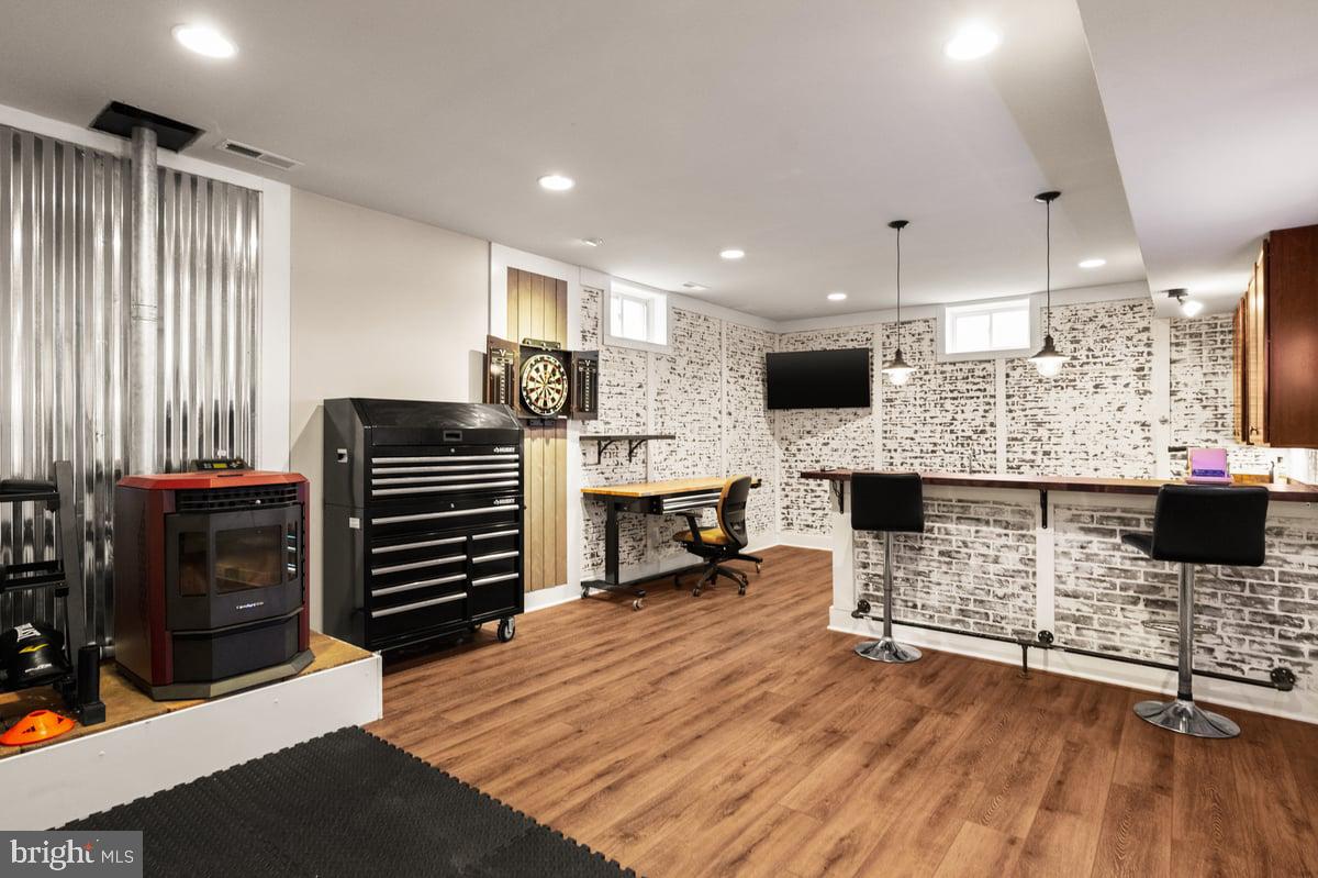 LAKE FOREST ESTATES - Residential