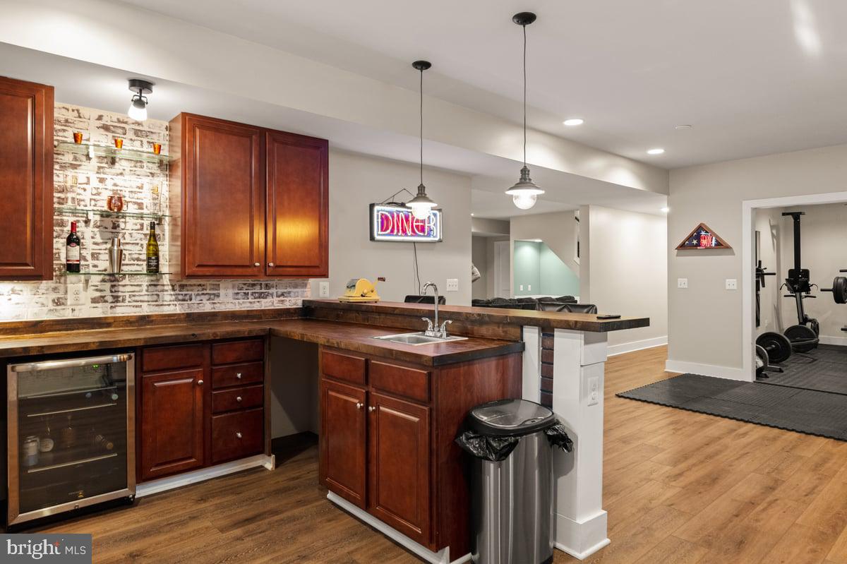 LAKE FOREST ESTATES - Residential