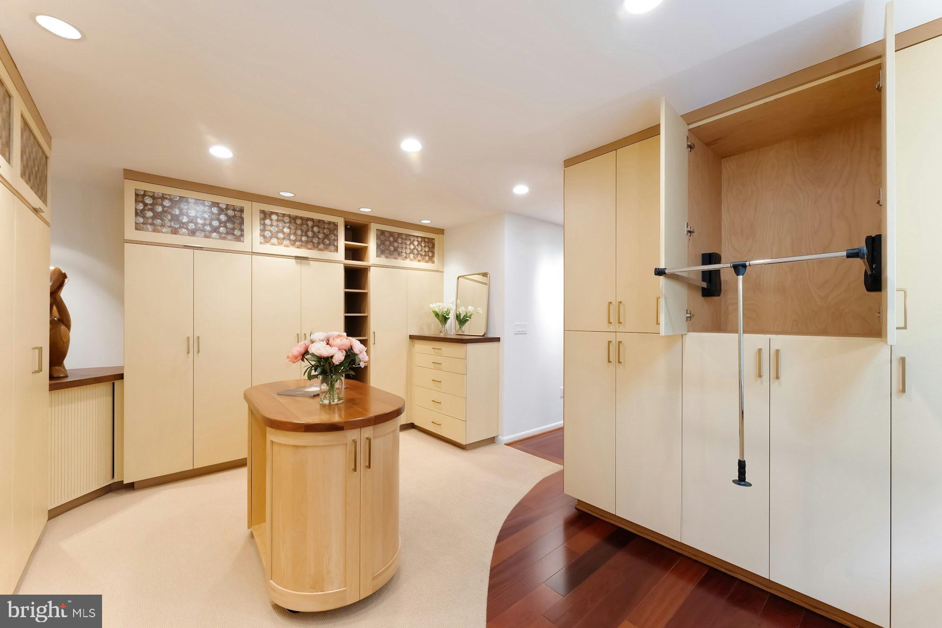 WOODSFIELD - Residential