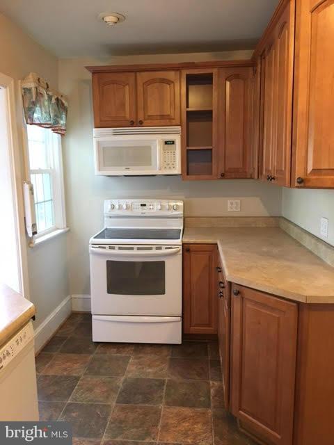 ARLINGTON VILLAGE - Residential Lease