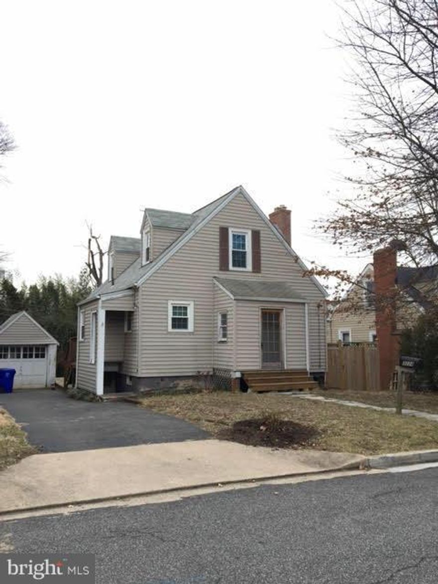 Cozy 3 BR/ 2 BA Cape with detached garage, fabulous loft, deck and back yard perfect for entertaining. Great location off Glebe Rd, close to routes 50 and 395. Shopping and restaurants nearby. Must have good credit and no more than 2 incomes to qualify.