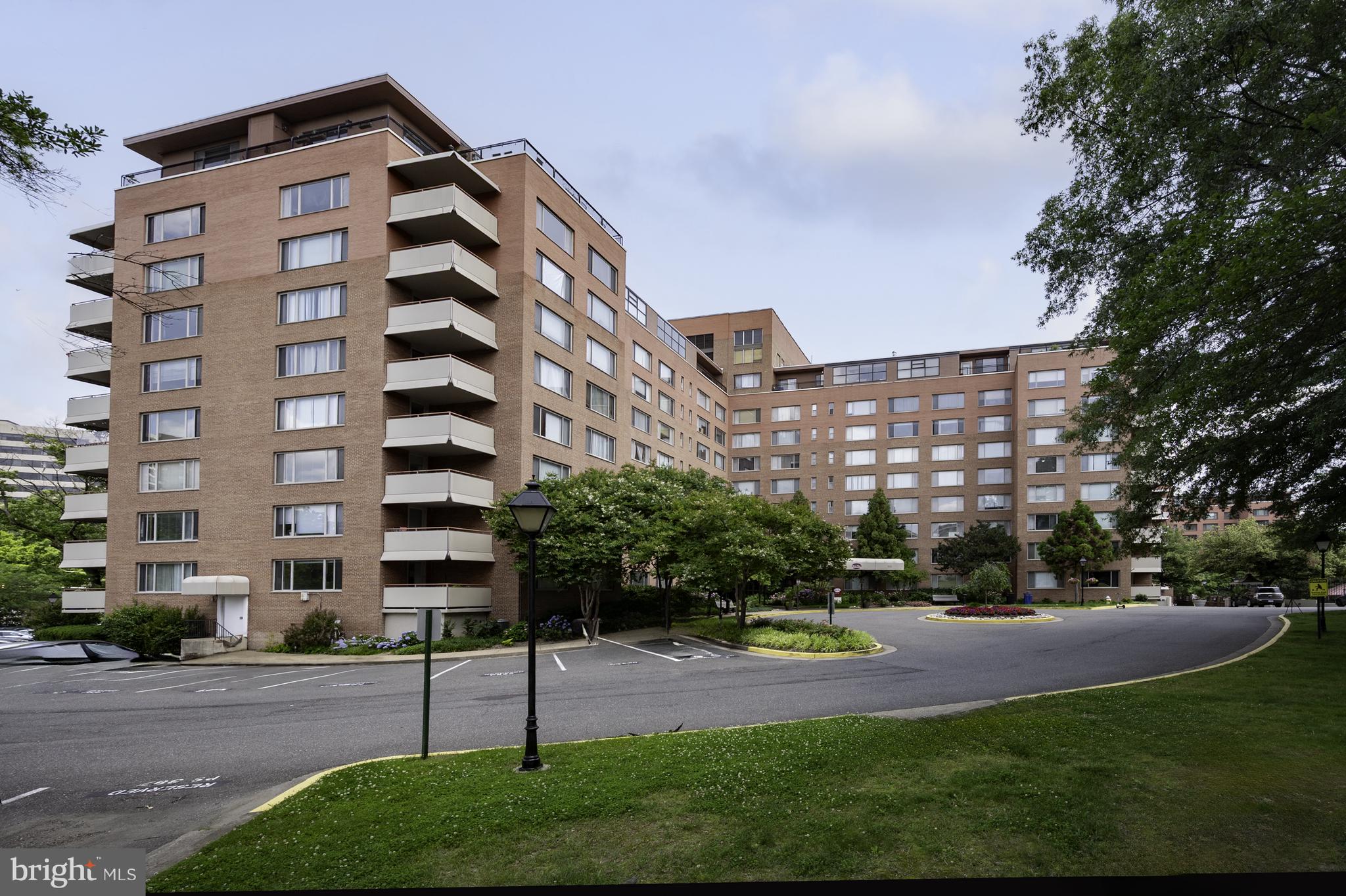 RIVER PLACE - Residential