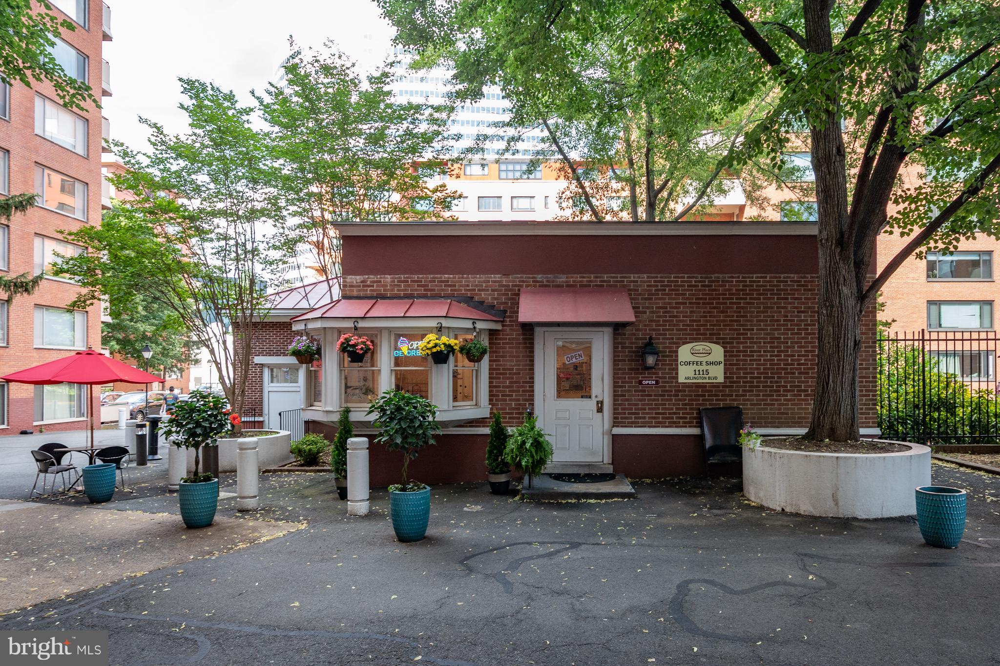 RIVER PLACE - Residential