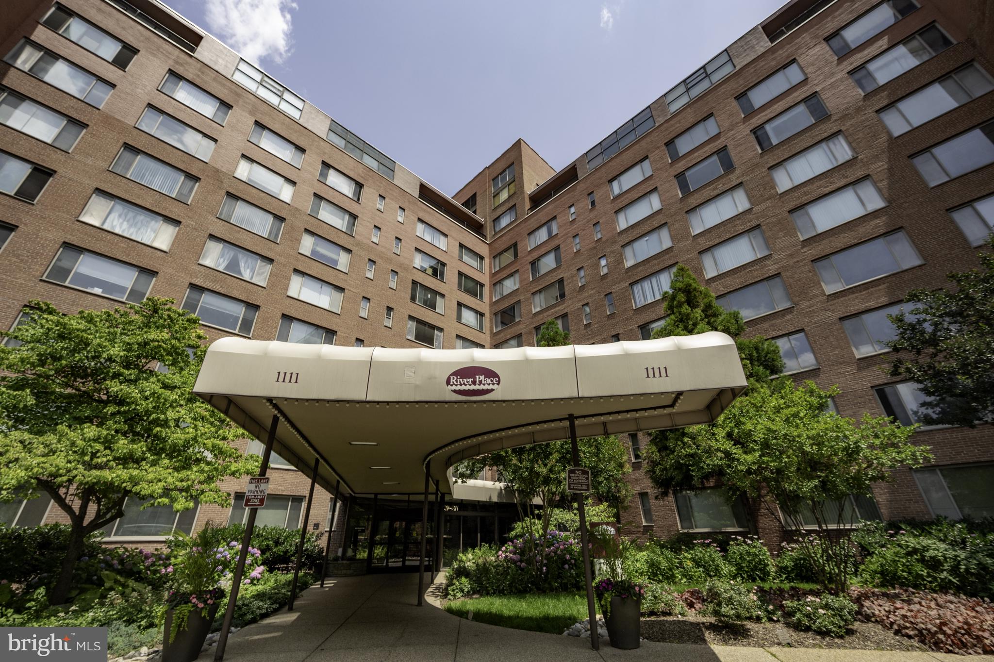 RIVER PLACE - Residential