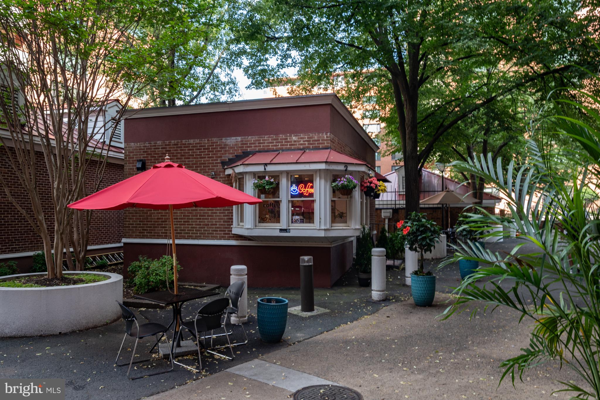 RIVER PLACE - Residential