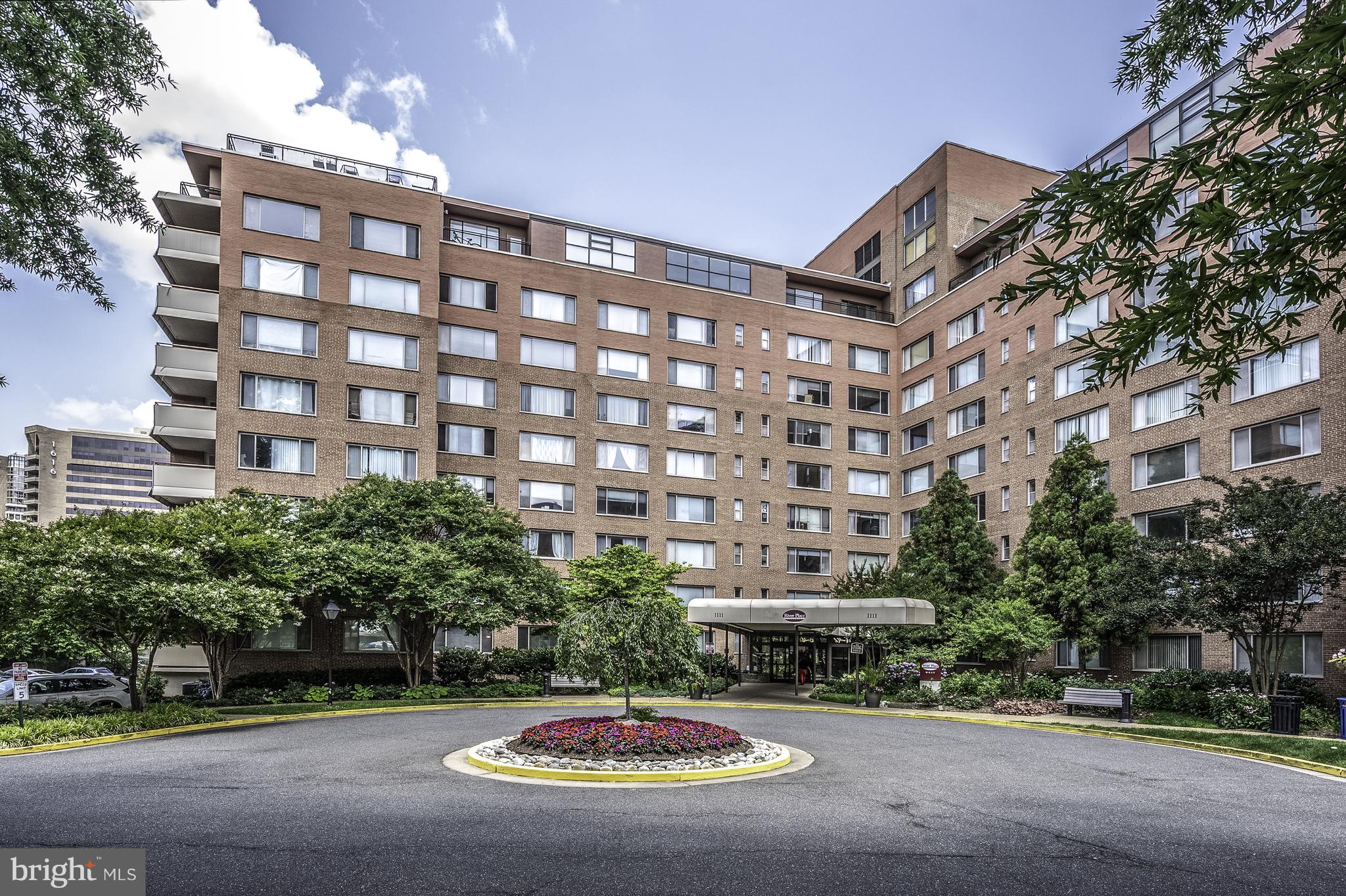 RIVER PLACE - Residential