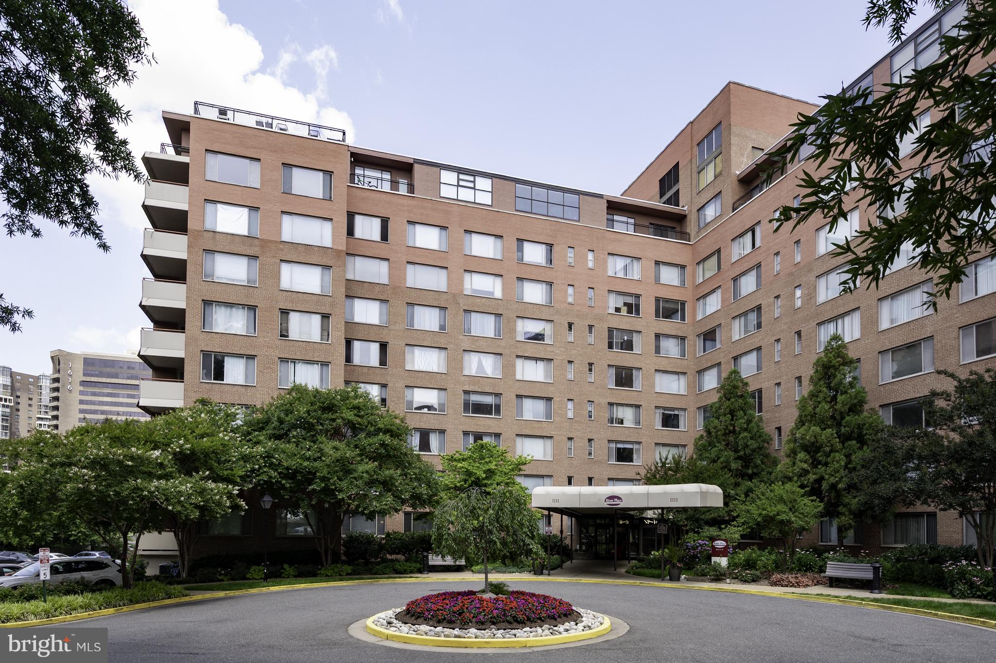 RIVER PLACE - Residential