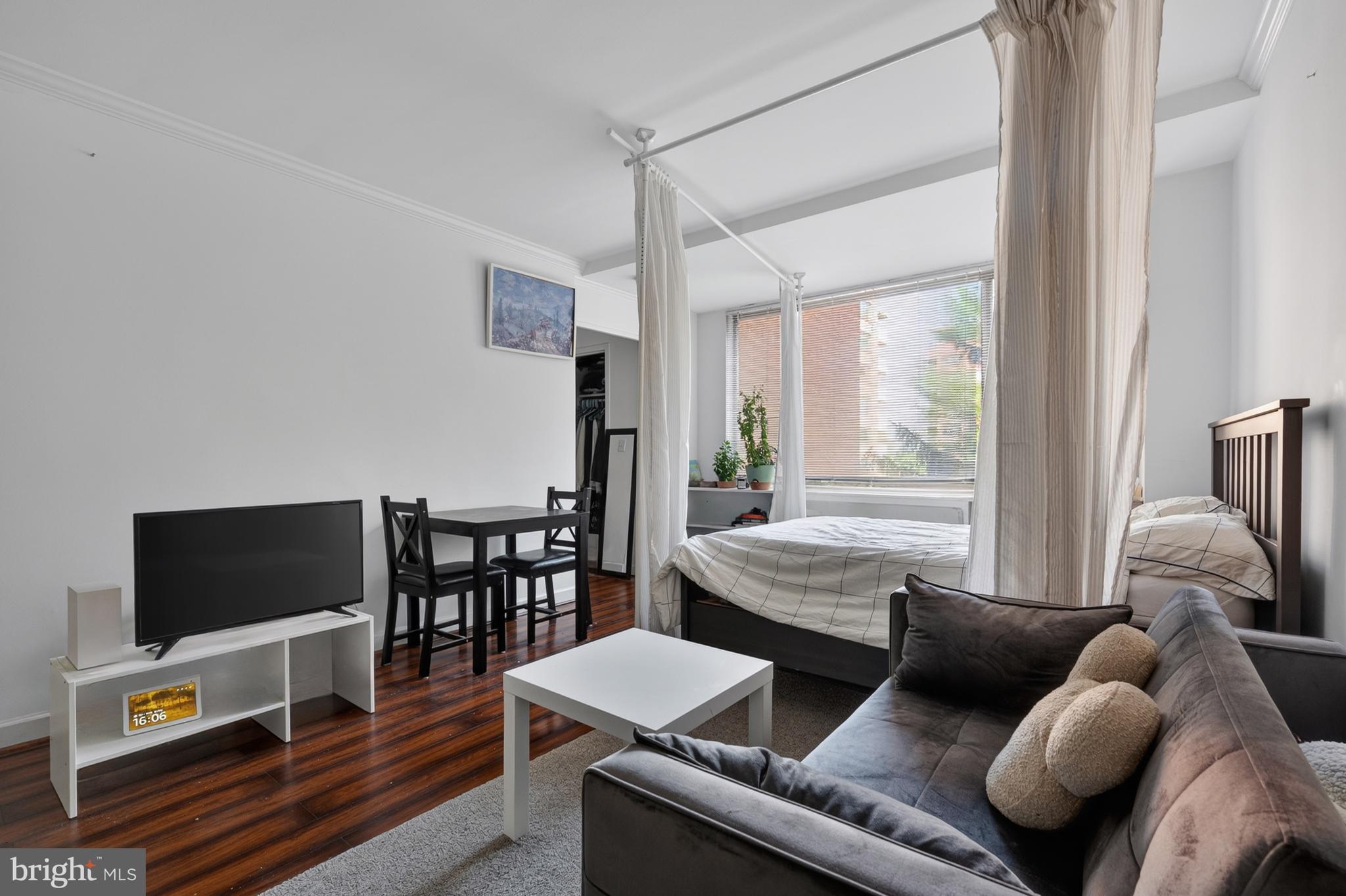RIVER PLACE - Residential