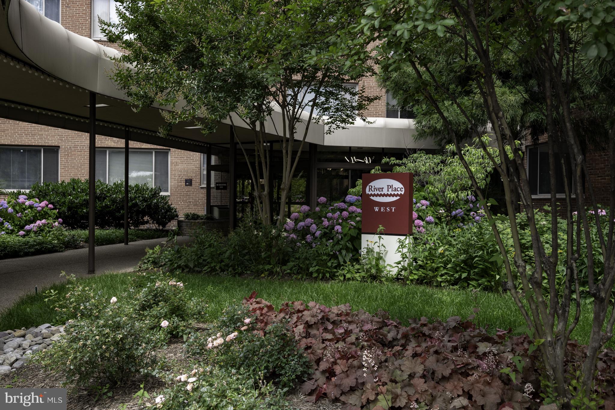 RIVER PLACE - Residential