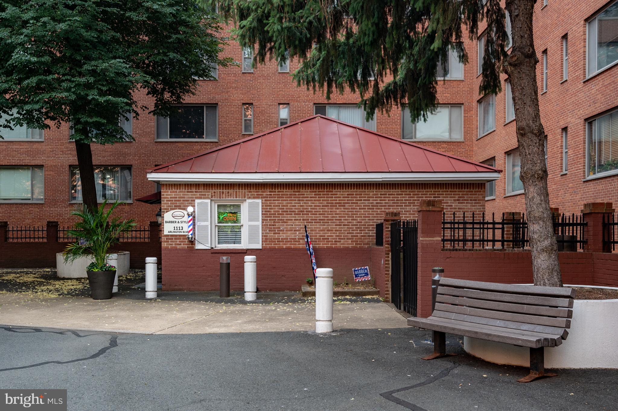 RIVER PLACE - Residential