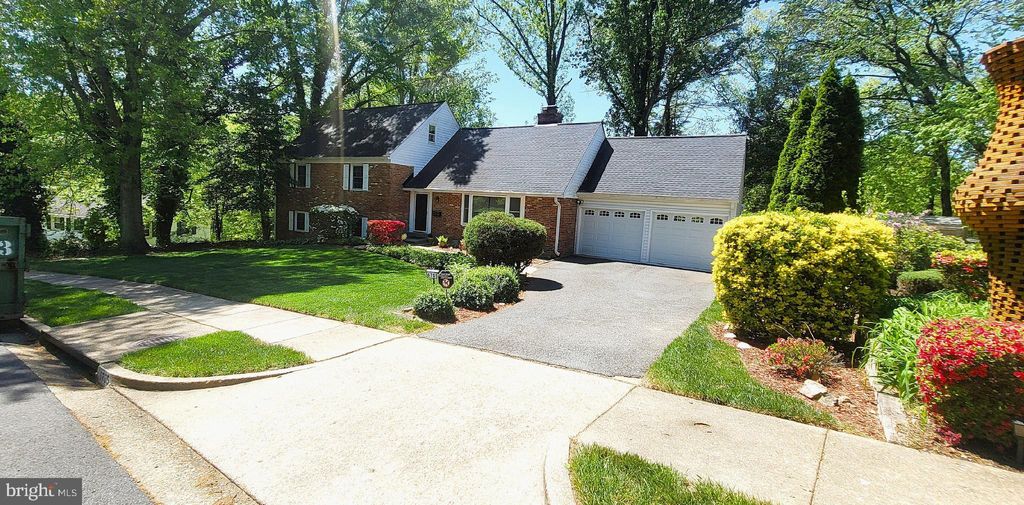 Photo of 6705 Bracken Court, SPRINGFIELD, VA 22152 (MLS # VAFX2302386)