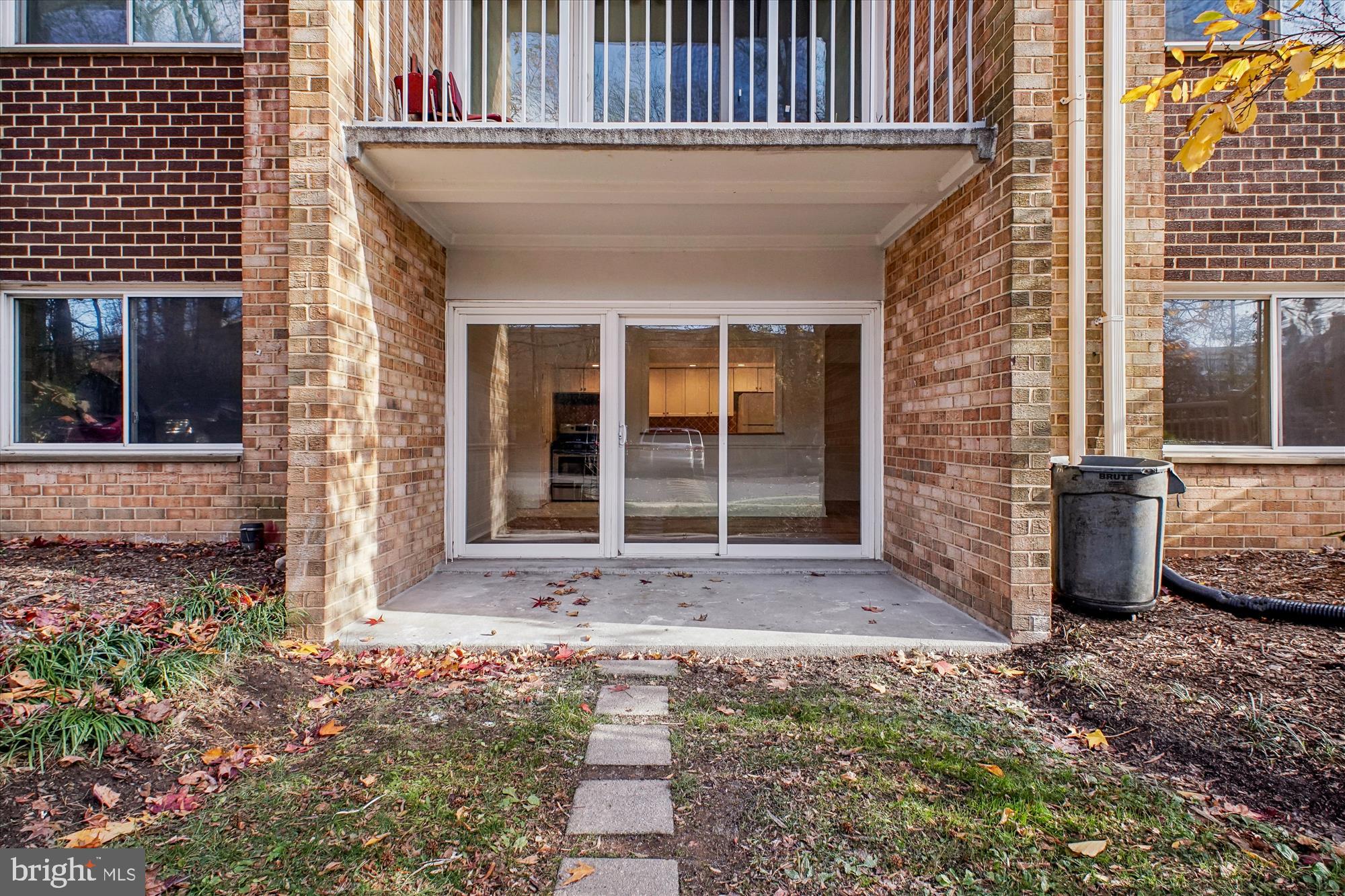 YORKTOWNE SQUARE - Residential Lease