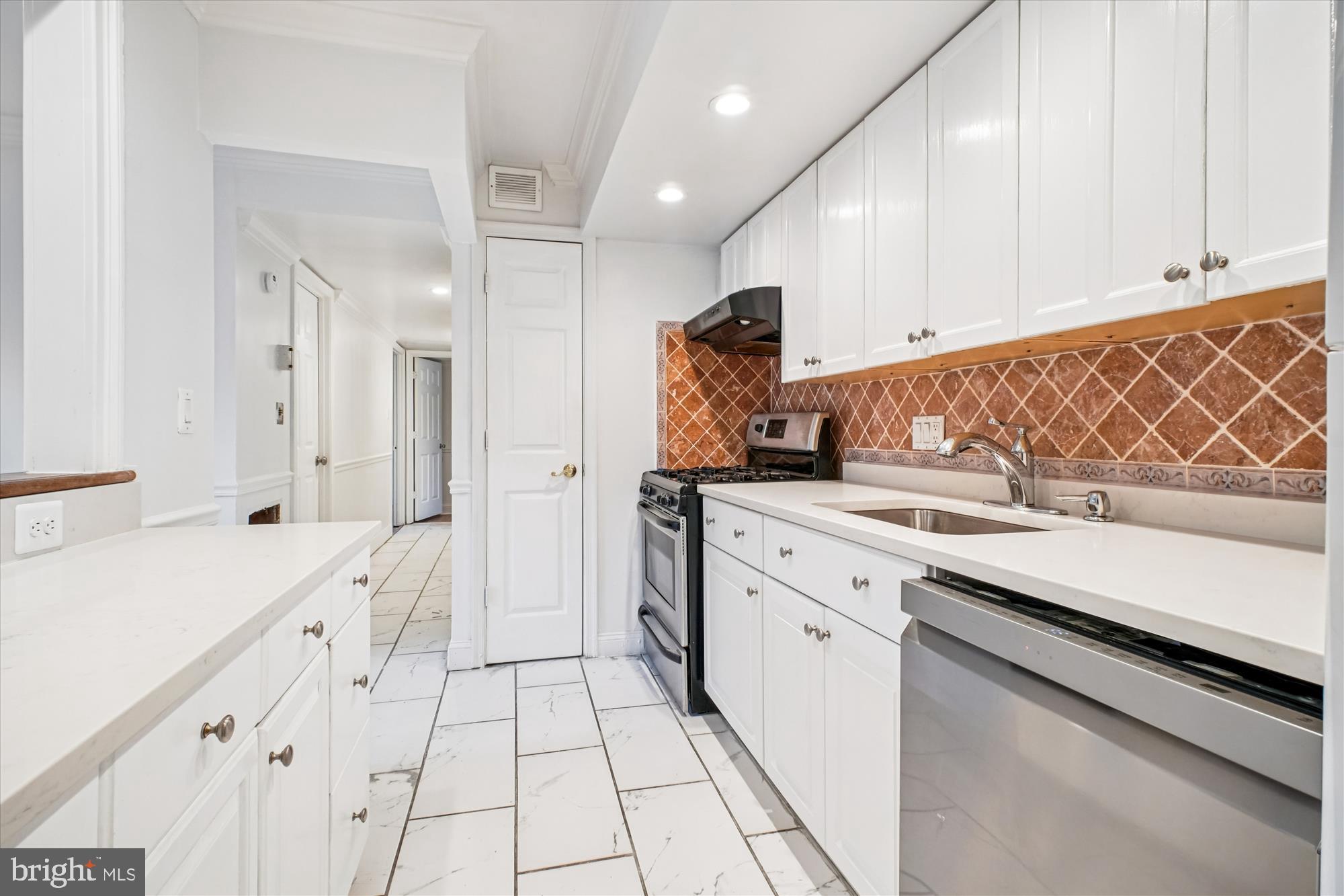 YORKTOWNE SQUARE - Residential Lease